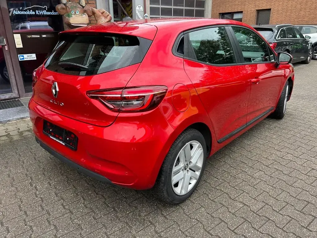 Begagnad Renault Clio V Zen 91 HK (66 kW) 2022 Röd Sedan