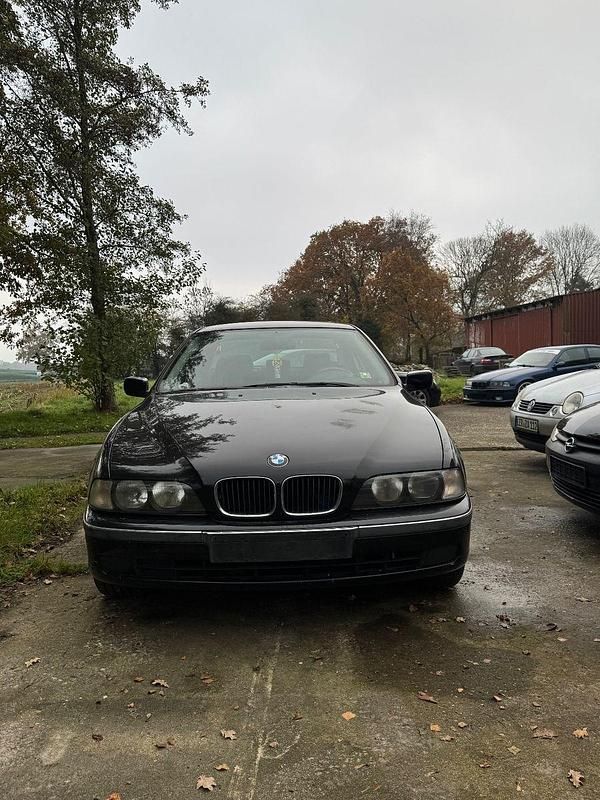 Schwarz Gebraucht 2000 BMW 520 Limousine | 1.650 € (Guter Preis) - Bild 1/4