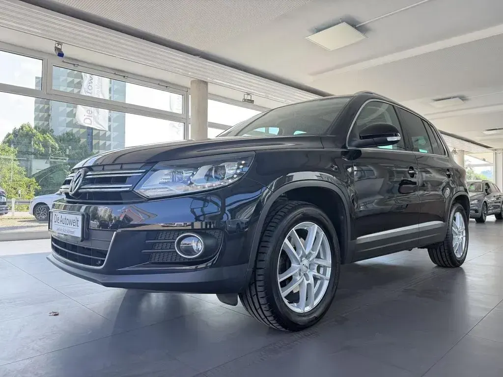 Gebraucht VW Tiguan Sport 140 PS (102 kW) 2012 Deep black perleffekt SUV