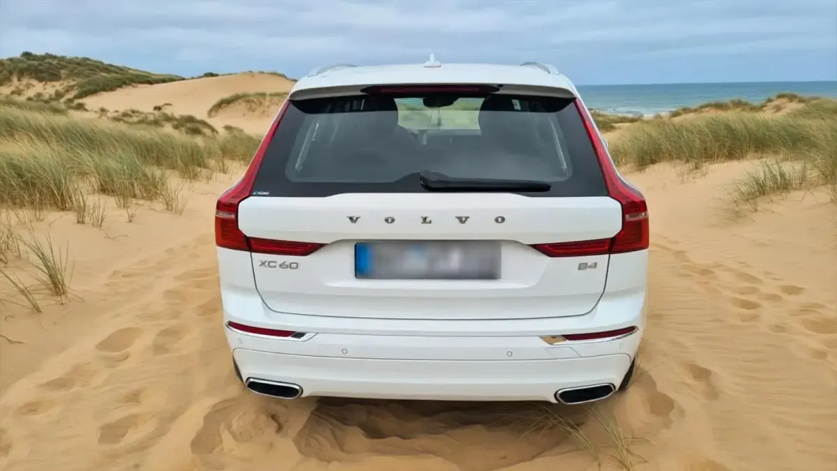 Gebraucht Volvo XC60 163 PS (119 kW) 2021 Weiß SUV