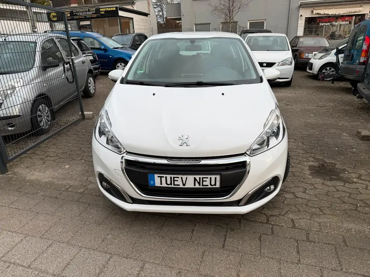 Gebraucht Peugeot 208 85 PS (62 kW) 2015 Weiß Kleinwagen