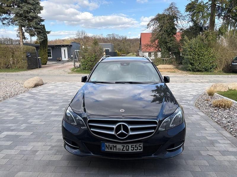 Gebraucht Mercedes E220 Edition 170 PS (125 kW) 2016 Schwarz Limousine