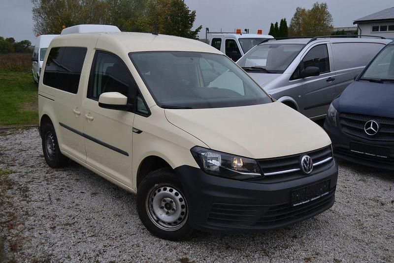 Beige Gebraucht 2018 VW Caddy Trendline Van / Kleinbus | 7.950 € (Teuer) - Bild 1/4