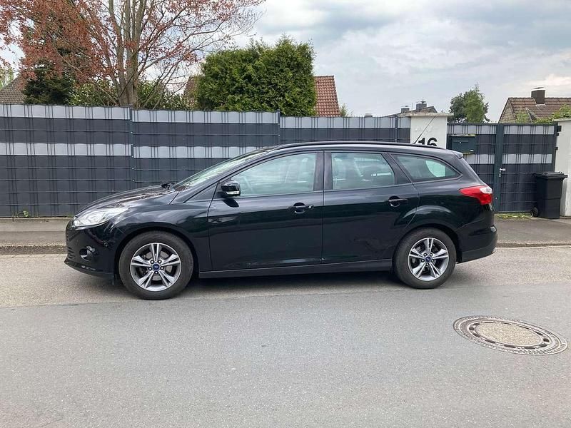 Schwarz Gebraucht 2014 Ford Focus SYNC Edition Kombi | 5.900 € (Fairer Preis) - Bild 1/4