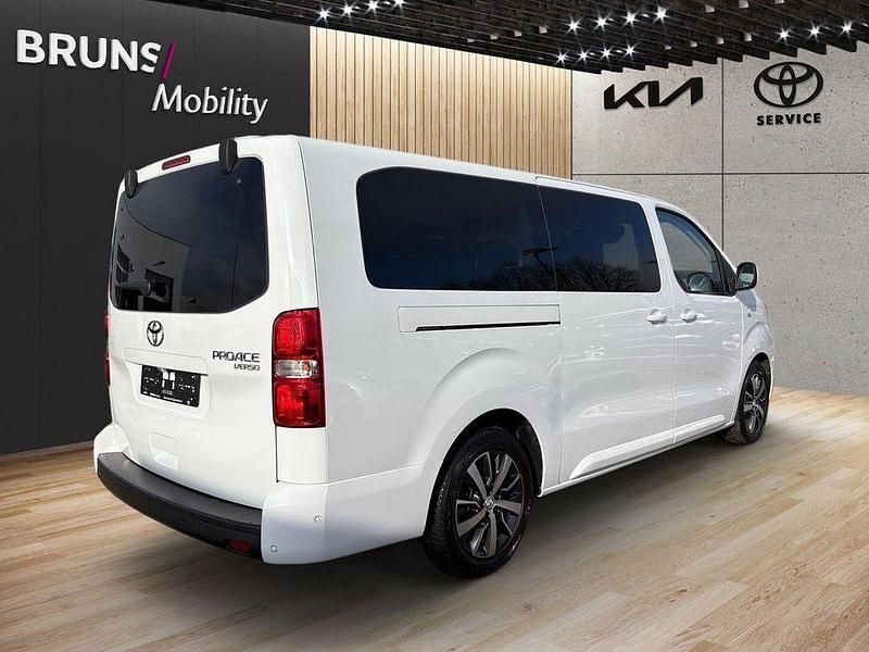 Gebraucht Toyota Proace Verso Team 177 PS (130 kW) 2024 Weiß Kombi