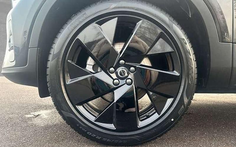 Gebraucht Volvo XC40 Plus 163 PS (119 kW) 2025 Onyx schwarz SUV