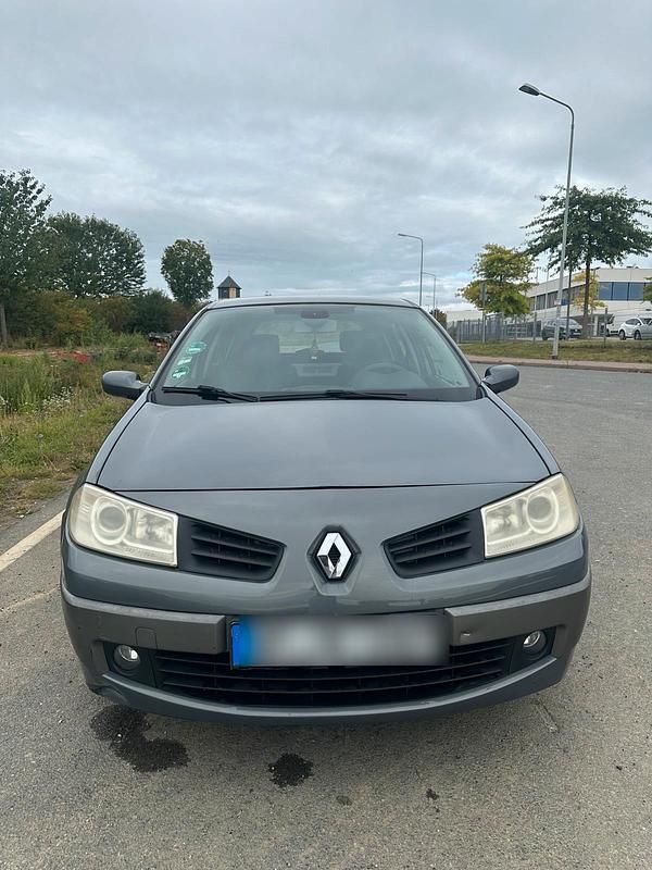 Silber Gebraucht 2006 Renault Mégane II Limousine | 900 € (Superpreis) - Bild 1/4
