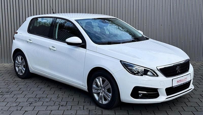 Gebraucht Peugeot 308 Active 131 PS (96 kW) 2021 Weiß Kleinwagen