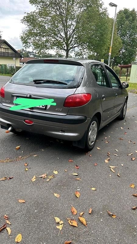 Grau Gebraucht 2000 Peugeot 206 Kleinwagen | 2.300 € (Fairer Preis) - Bild 1/4