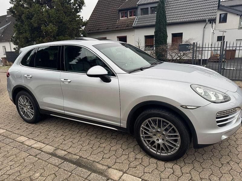 Gebraucht Porsche Cayenne 299 PS (219 kW) 2010 Klassiksilbermetallic SUV