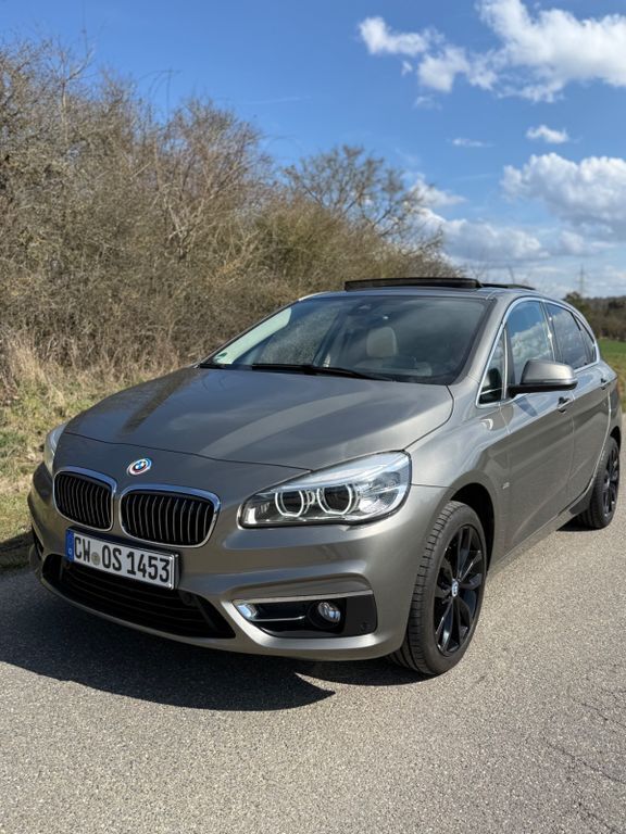 Gold Gebraucht 2017 BMW 220 Active Tourer Luxury Line Van / Kleinbus | 17.450 € (Fairer Preis) - Bild 1/4