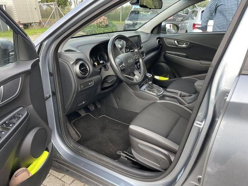 Gebraucht Hyundai Kona Trend 160 PS (117 kW) 2019 Lake silver / mic SUV