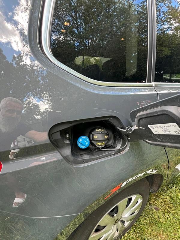 Gebraucht VW Touran 116 PS (85 kW) 2020 Beige Van / Kleinbus