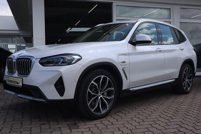 Mineralweiß Gebraucht 2022 BMW X3 Sport Line SUV | 36.790 € (Fairer Preis) - Bild 1/4