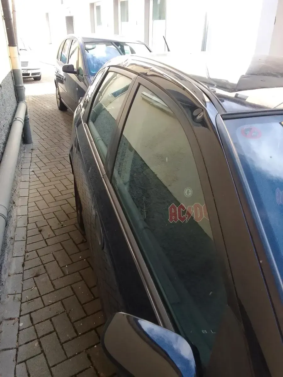Käytetty Honda Civic 90 HP (66 kW) 2003 Musta Sedan