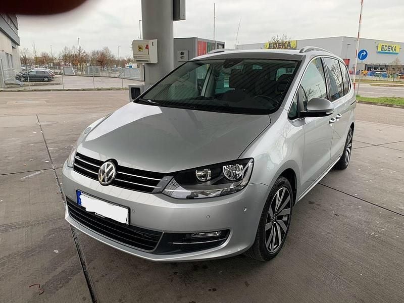 Silber Gebraucht 2020 VW Sharan Highline Van / Kleinbus | 26.900 € (Superpreis) - Bild 1/4