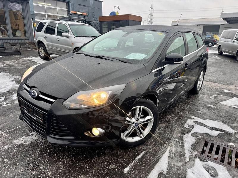 Schwarz Gebraucht 2014 Ford Focus Titanium Kombi | 6.990 € (Etwas zu teuer) - Bild 1/4