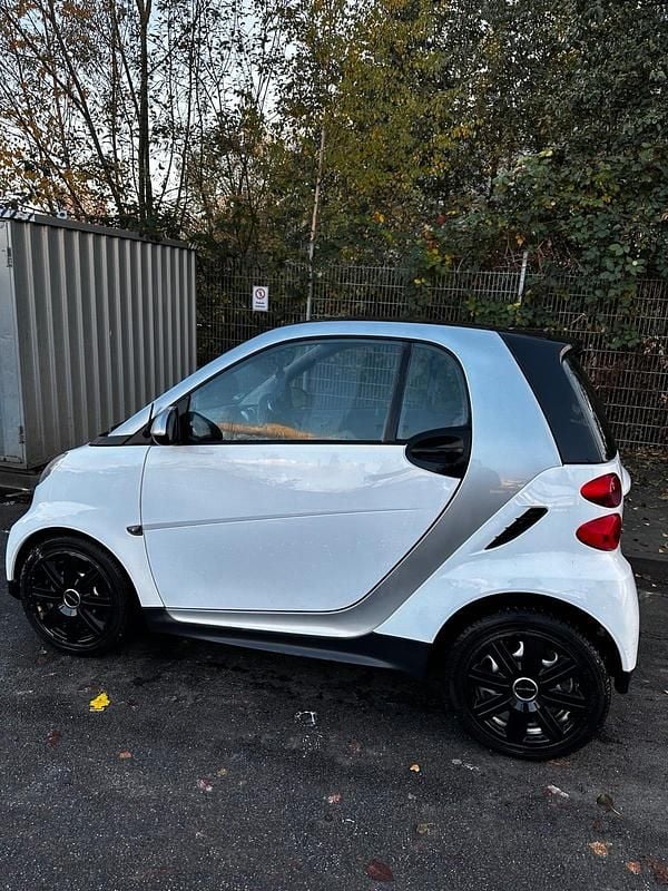 Weiß Gebraucht 2012 Smart ForTwo Coupé Coupé | 3.850 € (Guter Preis) - Bild 1/4