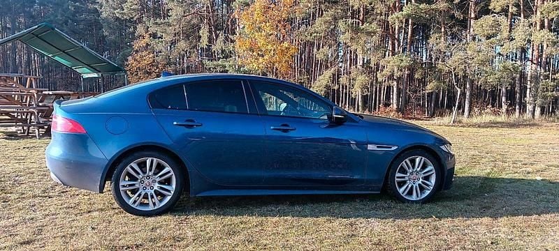 Gebraucht Jaguar XE R 180 PS (132 kW) 2015 Blau Limousine