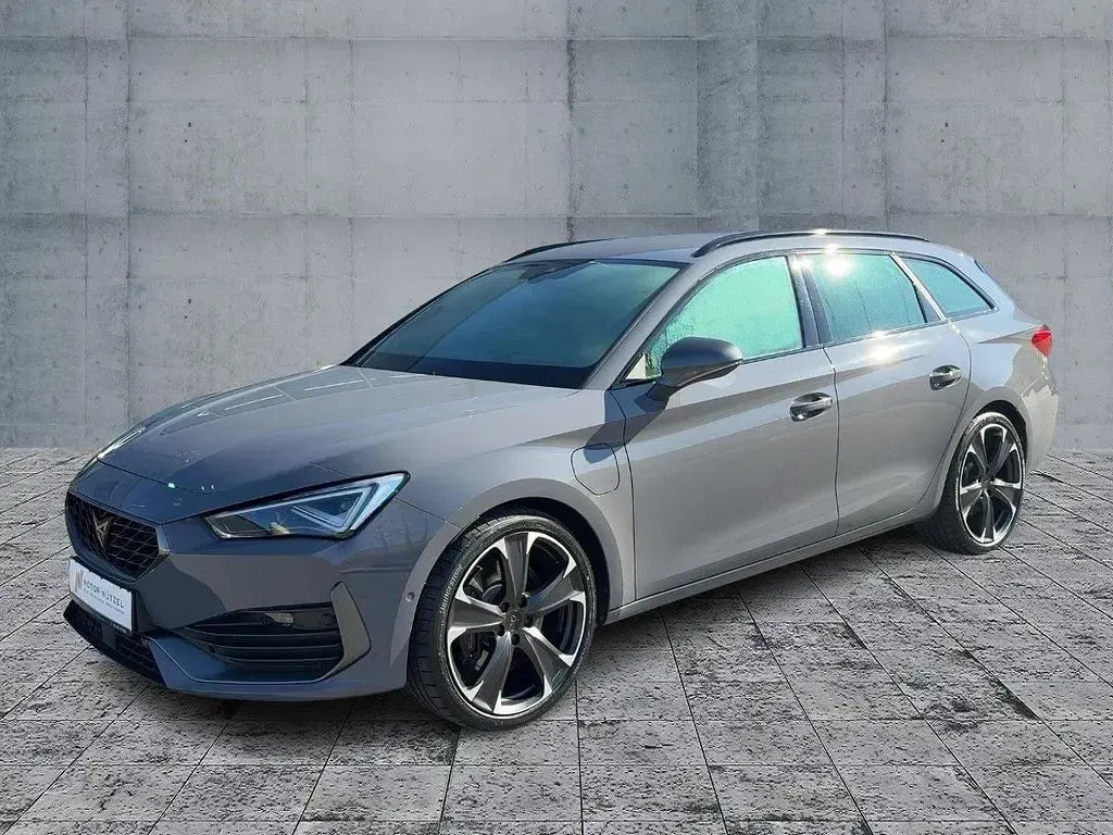 Używany Cupra Leon VZ 245 KM (180 kW) 2023 Szary Sedan/Limuzyna