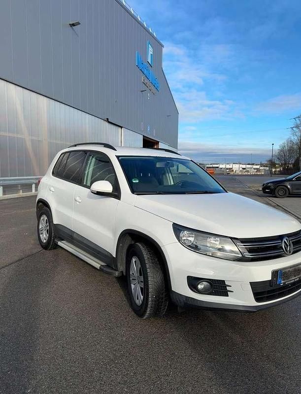 Gebraucht VW Tiguan Trendline 122 PS (89 kW) 2012 Weiß SUV
