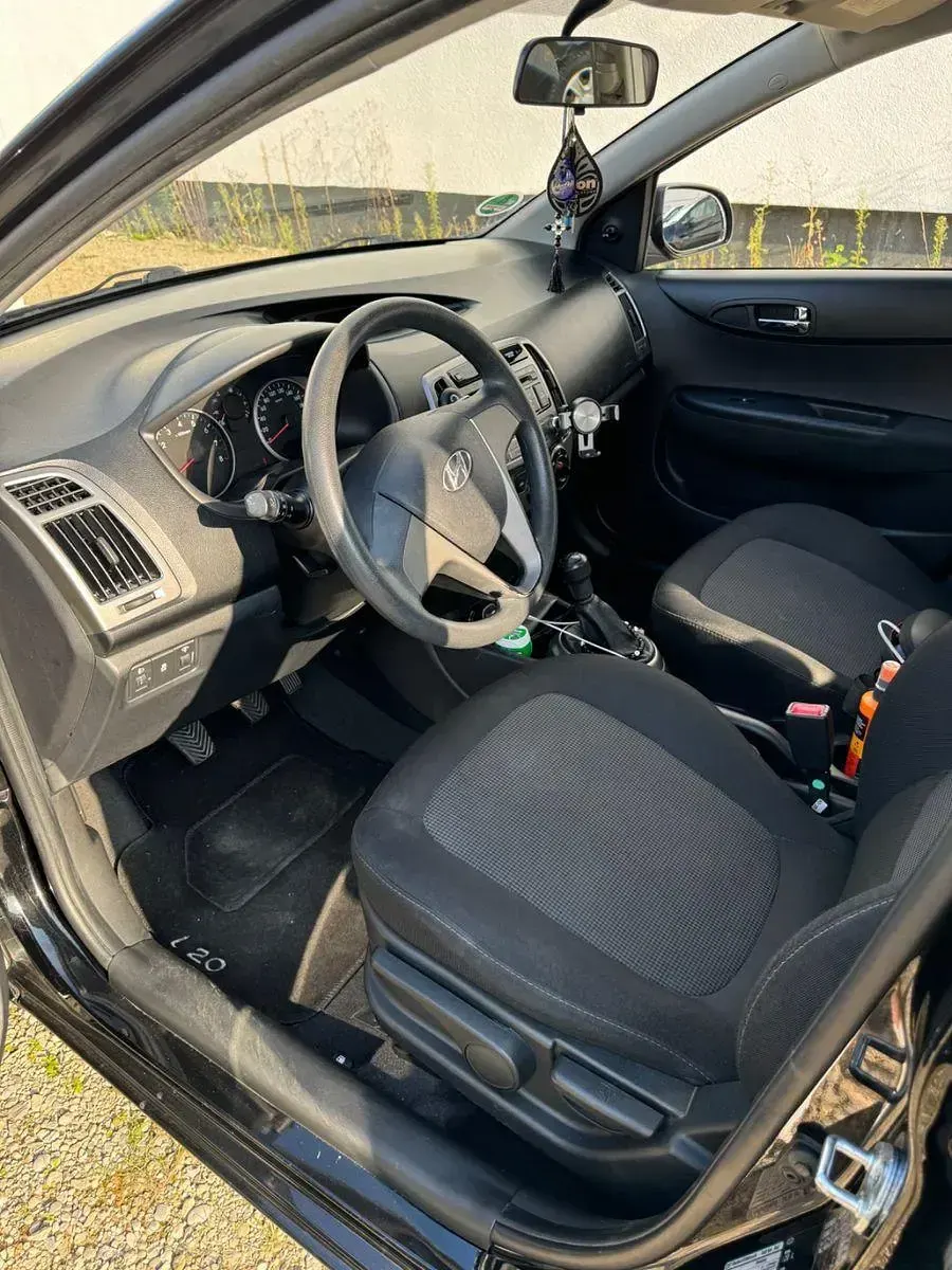 Gebraucht Hyundai i20 Classic 86 PS (63 kW) 2014 Schwarz Kleinwagen