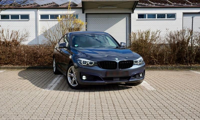 Gebraucht BMW 330 Sport Line 258 PS (189 kW) 2017 Grau Limousine