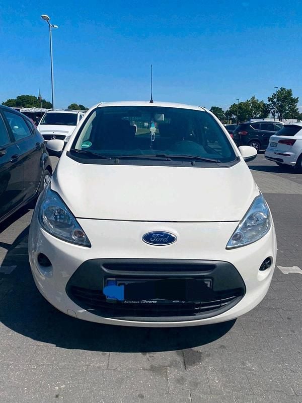 Weiß Gebraucht 2013 Ford Ka Kleinwagen | 2.299 € - Bild 1/4