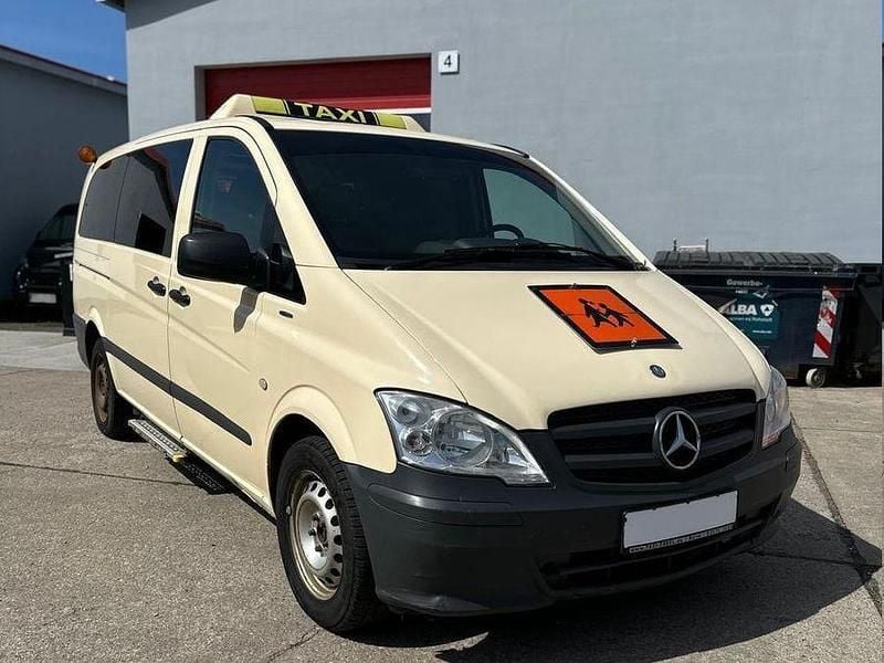 Beige Gebraucht 2013 Mercedes Vito Van / Kleinbus | 5.900 € (Guter Preis) - Bild 1/4