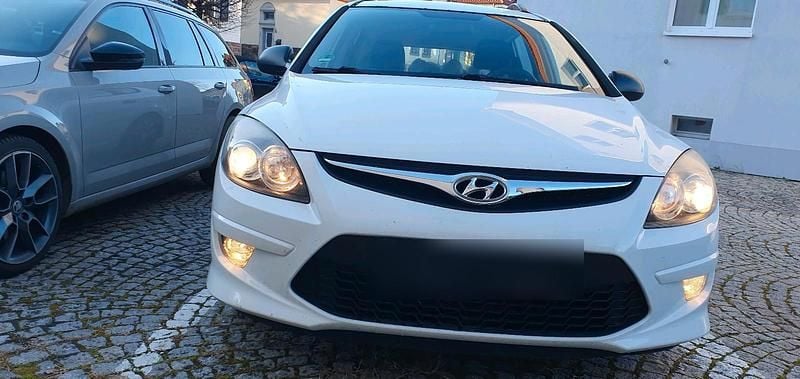 Gebraucht Hyundai i30 108 PS (79 kW) 2010 Weiß Kombi