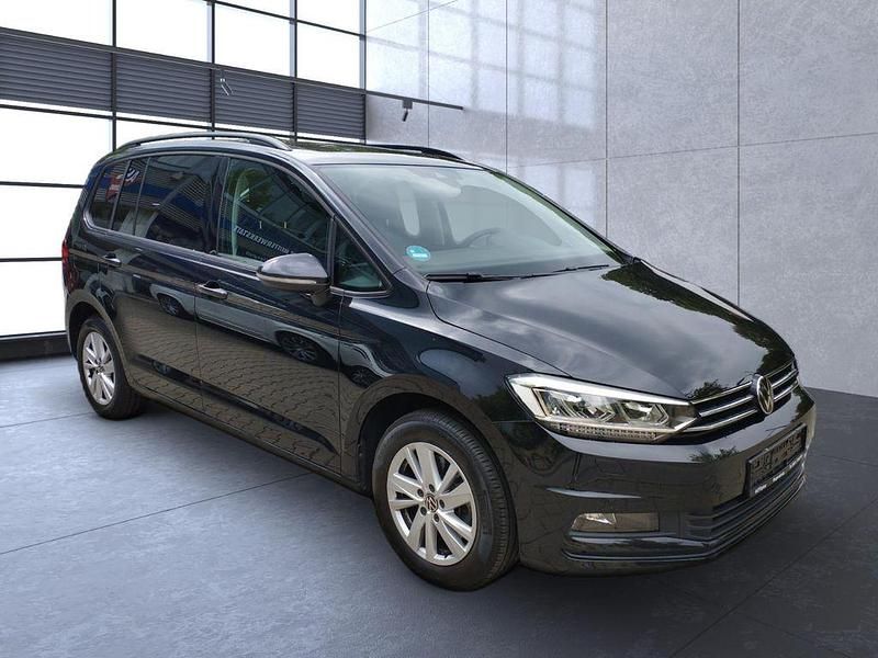 Gebraucht VW Touran Comfortline 150 PS (110 kW) 2023 Schwarz Van / Kleinbus