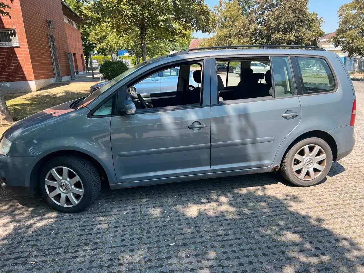 Gebraucht VW Touran 140 PS (102 kW) 2004 Grau Van / Kleinbus