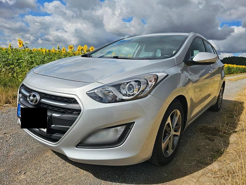 Silber Gebraucht 2017 Hyundai i30 Kombi | 11.500 € (Guter Preis) - Bild 1/4