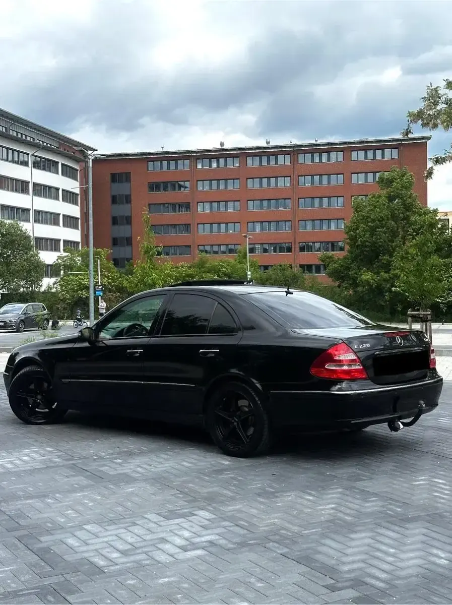 Gebraucht Mercedes E220 170 PS (125 kW) 2006 Schwarz Limousine