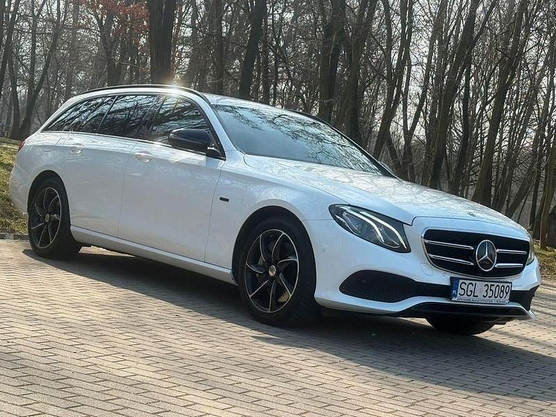 Gebraucht Mercedes E300 306 PS (225 kW) 2020 Weiß Limousine