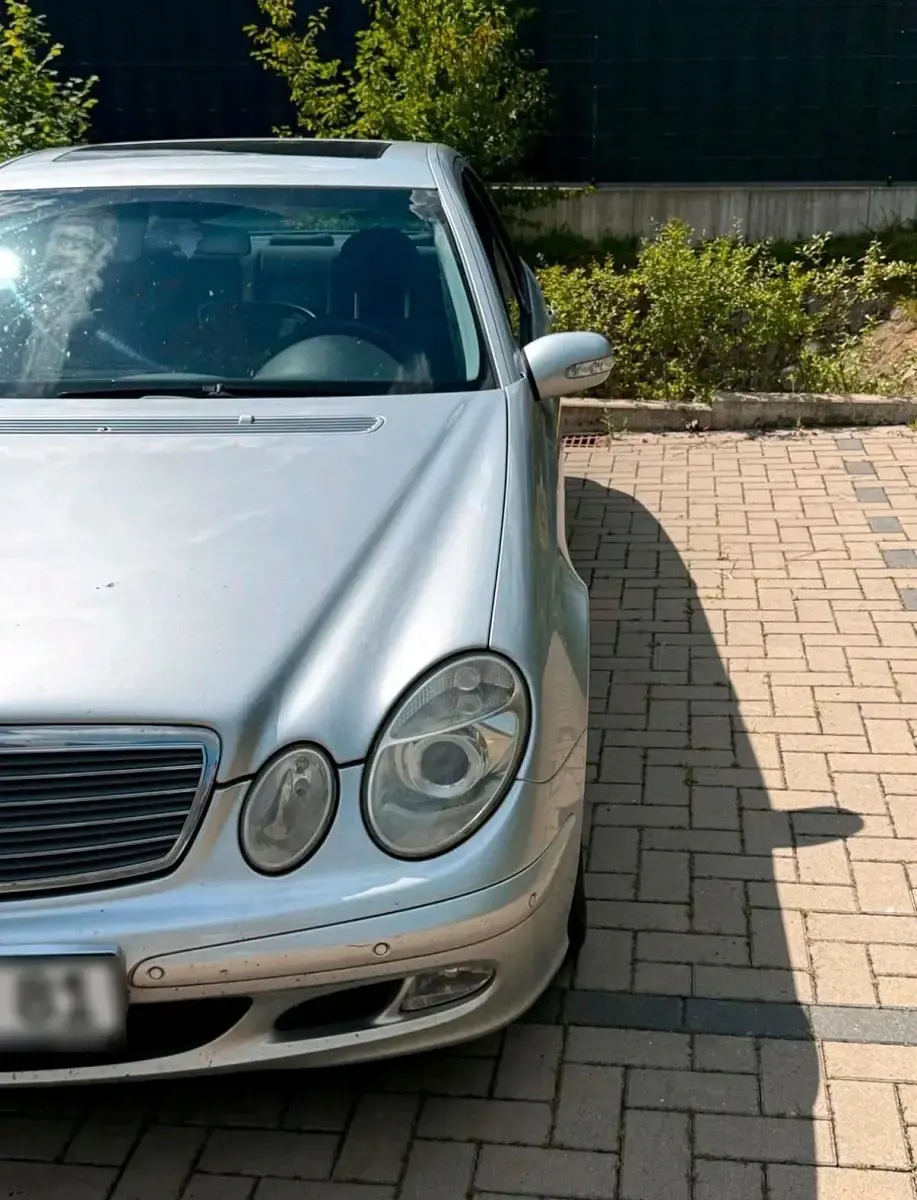 Gebraucht Mercedes E200 163 PS (119 kW) 2003 Silber Limousine