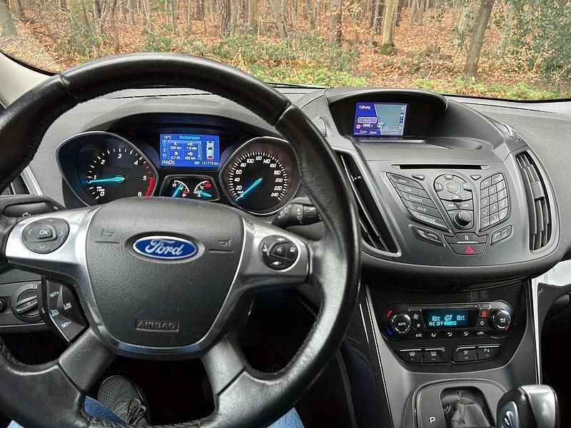 Gebraucht Ford Kuga Titanium 163 PS (119 kW) 2013 Weiß SUV