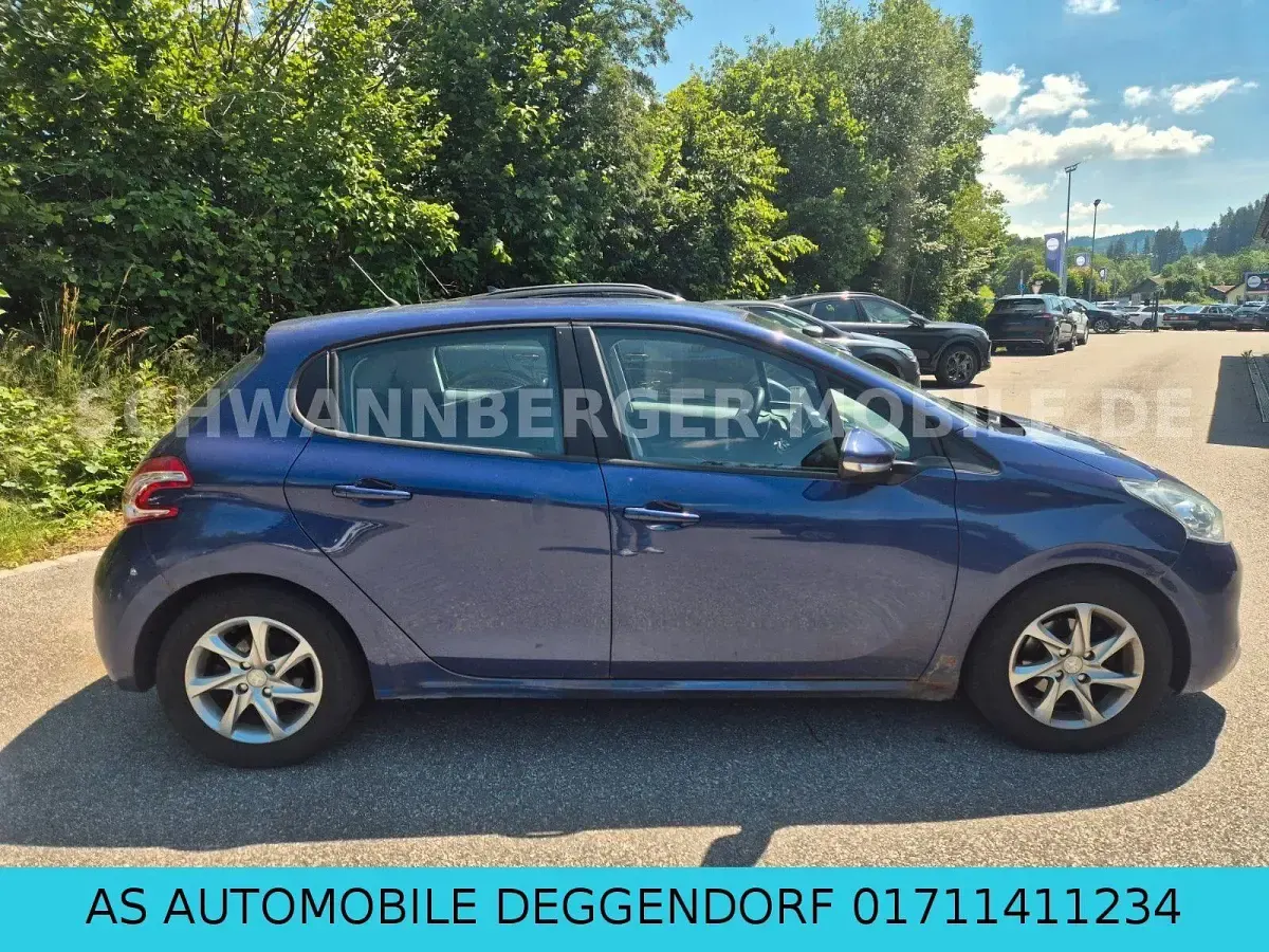 Gebraucht Peugeot 208 Active 95 PS (69 kW) 2012 Blau Kleinwagen