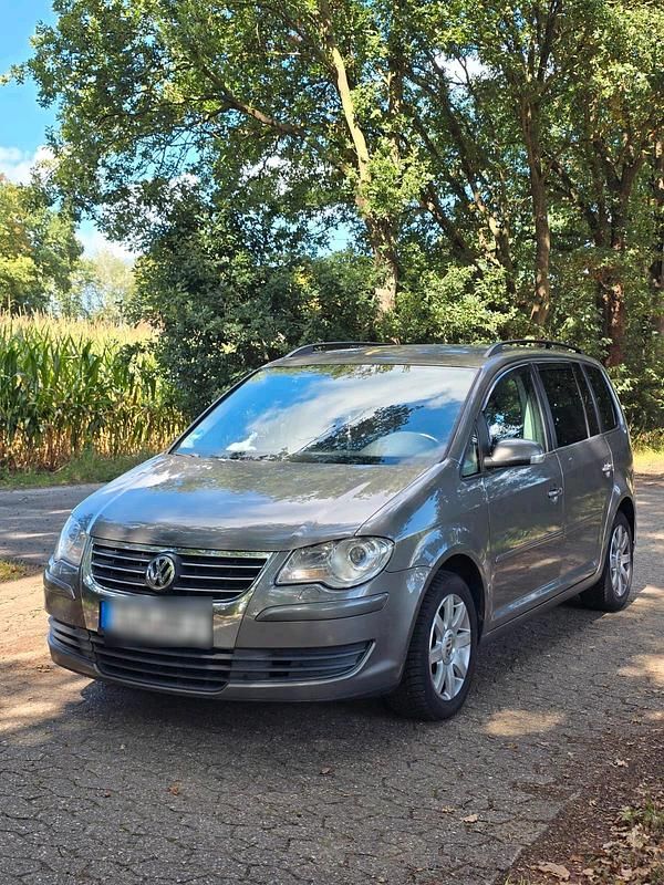 Grau Gebraucht 2007 VW Touran Van / Kleinbus | 4.600 € (Fairer Preis) - Bild 1/4