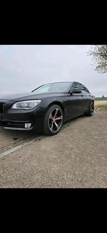Gebraucht BMW 750 381 PS (280 kW) 2012 Schwarz Limousine
