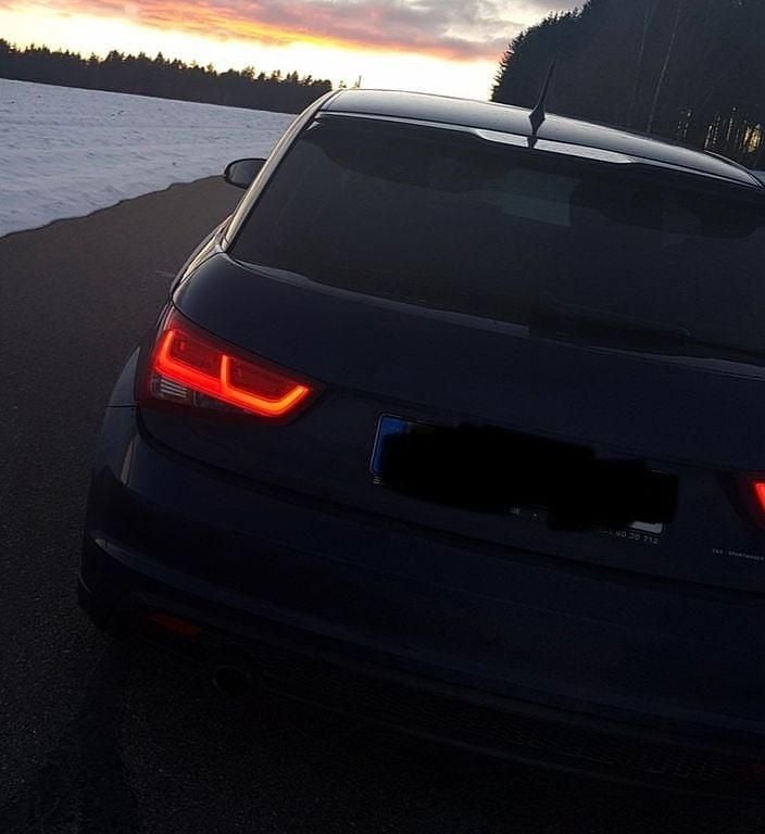 Gebraucht Audi A1 S-Line 105 PS (77 kW) 2011 Blau Kleinwagen