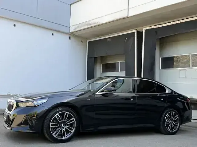 Gebraucht BMW 520 M Sport 197 PS (144 kW) 2024 Schwarz Limousine