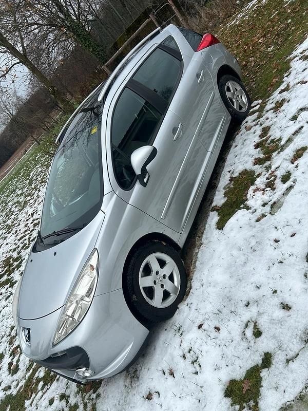 Silber Gebraucht 2008 Peugeot 207 Kombi | 2.300 € - Bild 1/4