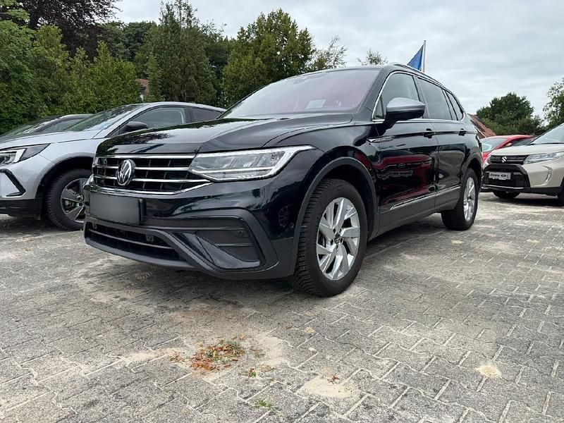 Schwarz Gebraucht 2022 VW Tiguan Allspace Life SUV | 40.040 € (Etwas zu teuer) - Bild 1/4