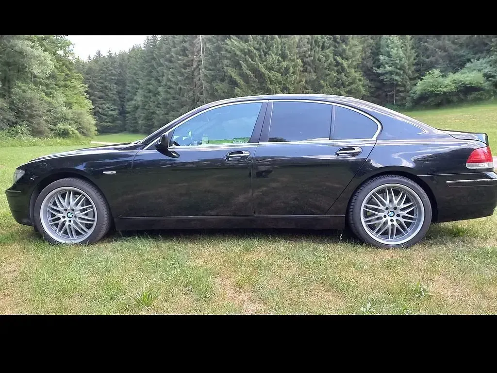 Gebraucht BMW 750 367 PS (269 kW) 2006 Schwarz Limousine