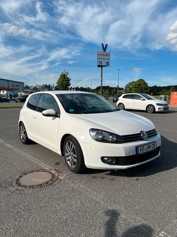 Weiß Gebraucht 2009 VW Golf VI Limousine | 4.900 € (Fairer Preis) - Bild 1/4