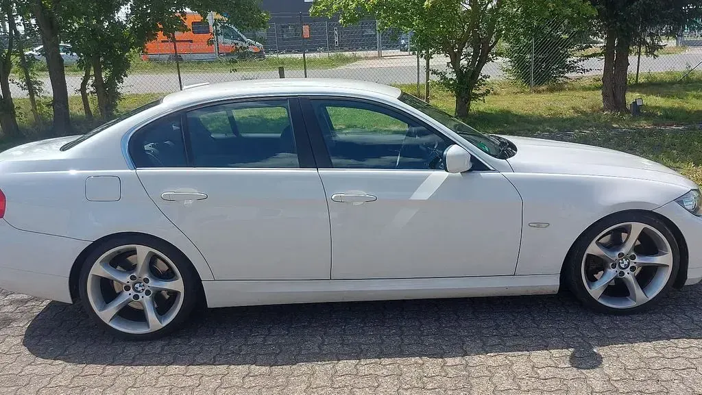 Gebraucht BMW 330 Performance 245 PS (180 kW) 2010 Weiß Limousine