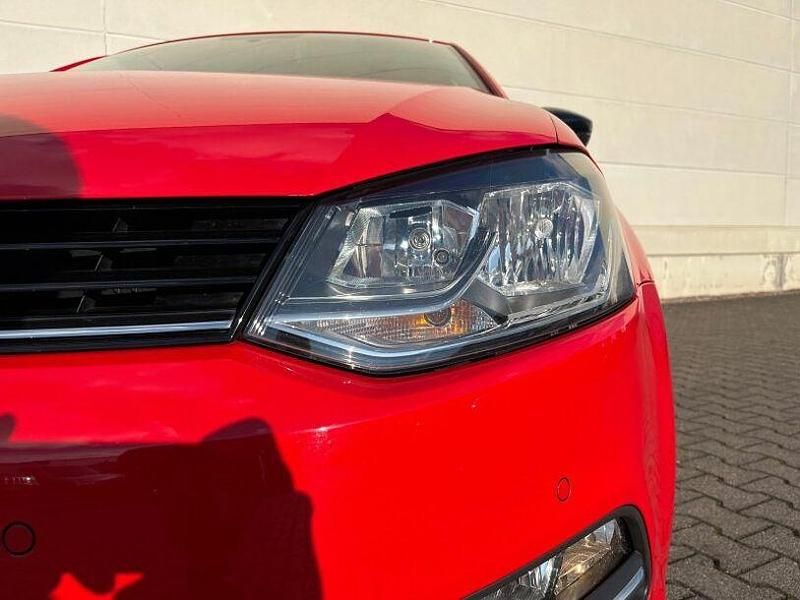Gebraucht VW Polo Beats 60 PS (44 kW) 2016 Flashrot Kleinwagen