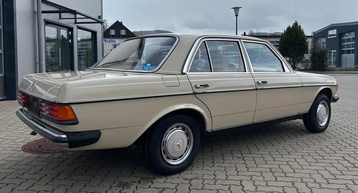 Gebraucht Mercedes E230 136 PS (100 kW) 1982 Beige Limousine