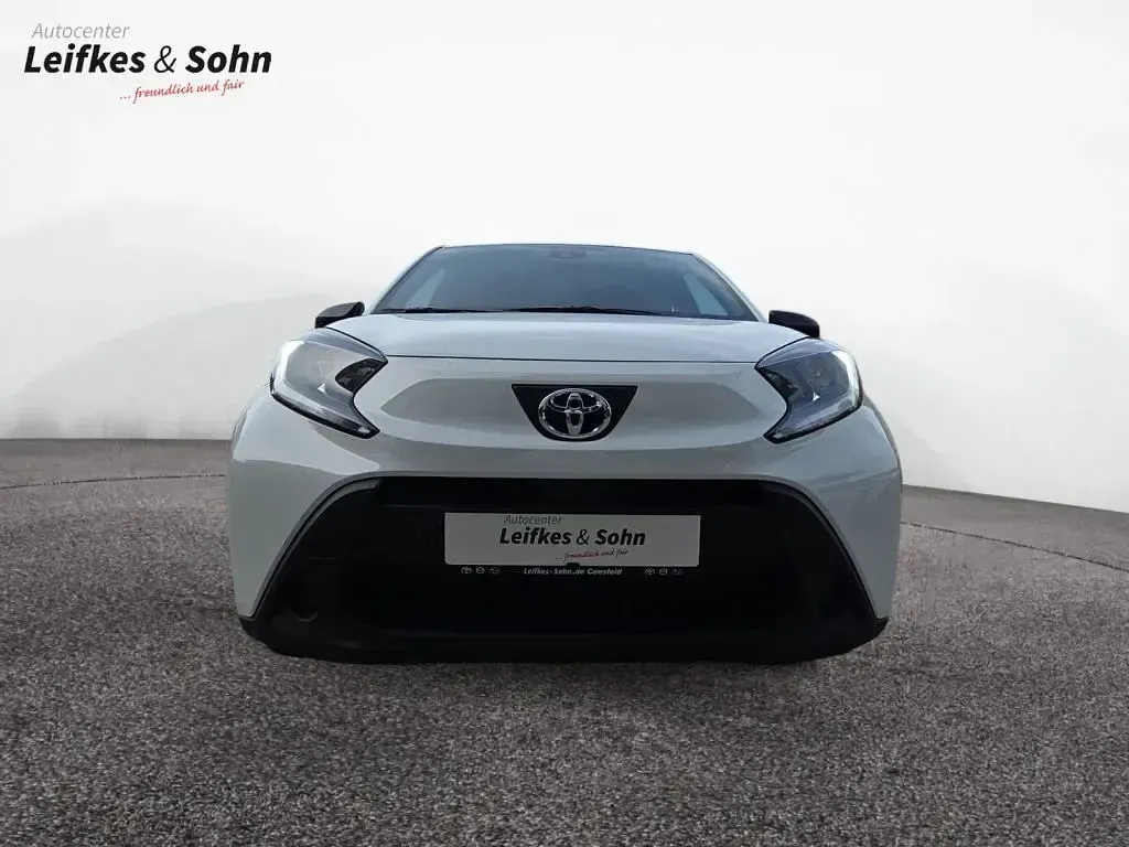 Neu Toyota Aygo X X-play 72 PS (52 kW) 2025 Weiß SUV